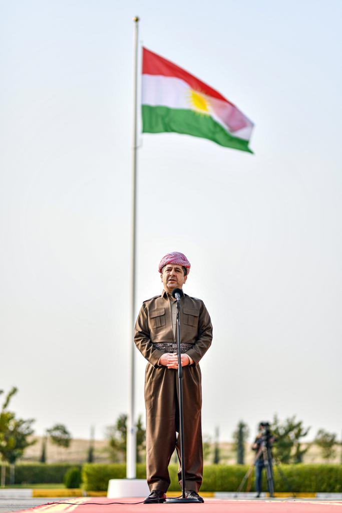 رێوڕه&zwnj;سمی به&zwnj;رزڕاگرتنی رۆژی ئاڵای كوردستان به&zwnj; به&zwnj;شداری مه&zwnj;سرور بارزانی، سه&zwnj;رۆكی حكومه&zwnj;تی هه&zwnj;رێمی كوردستان